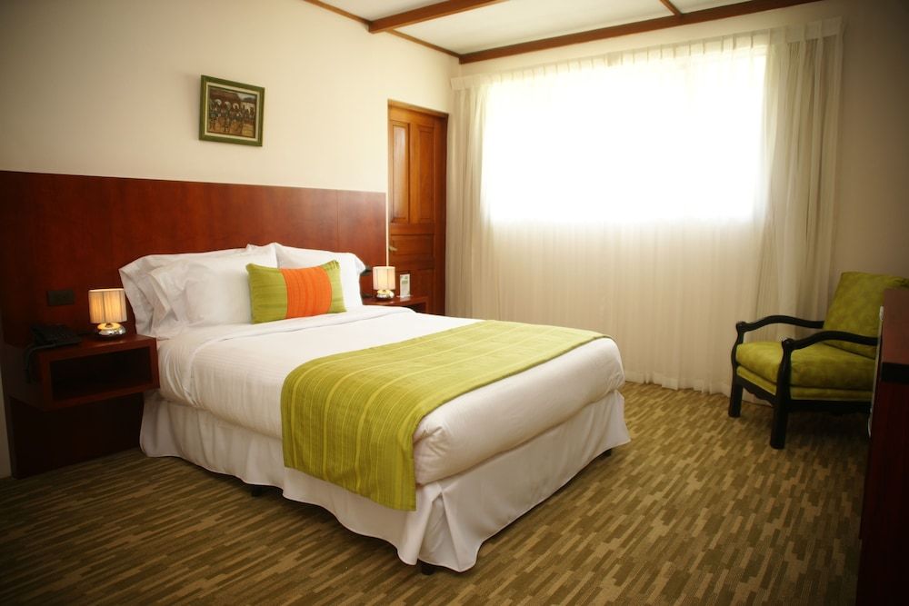 Deluxe Double Room (1 Queen)