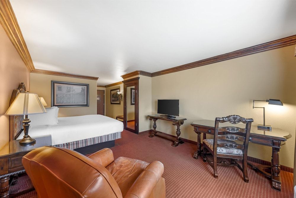 Best Western San Isidro Inn Standard Room, 1 King Bed, Non Smoking, Refrigerator & Microwave 2