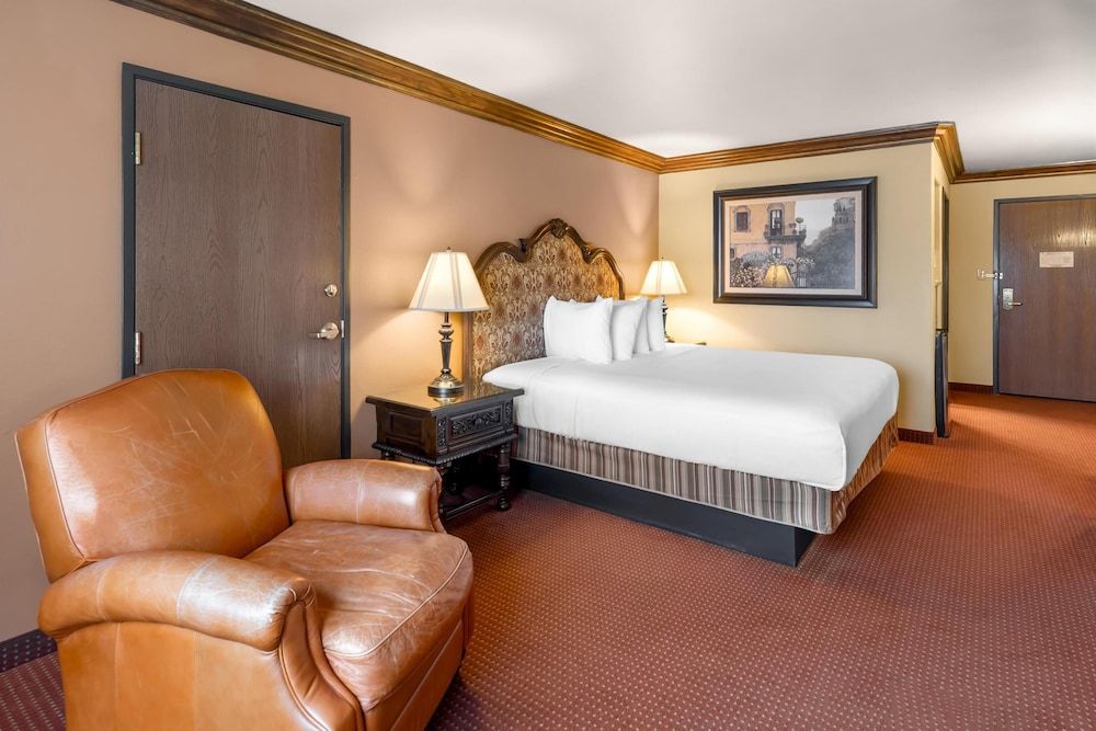 Best Western San Isidro Inn Standard Room, 1 King Bed, Non Smoking, Refrigerator & Microwave 3