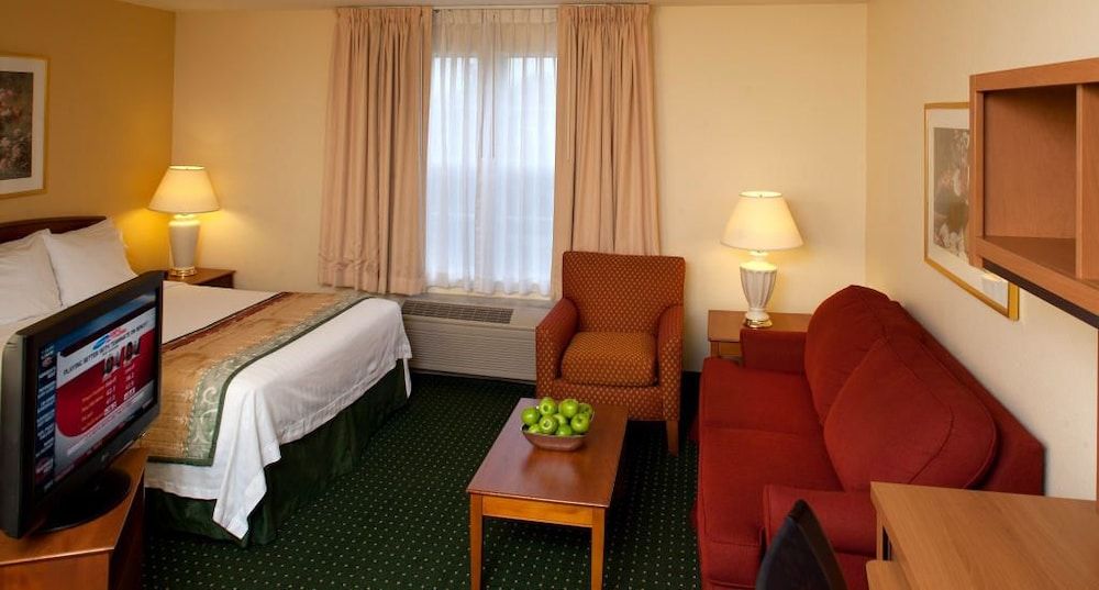 Studio, 1 Queen Bed with Sofa bed (Mobility/Hearing Accessible, Tub)