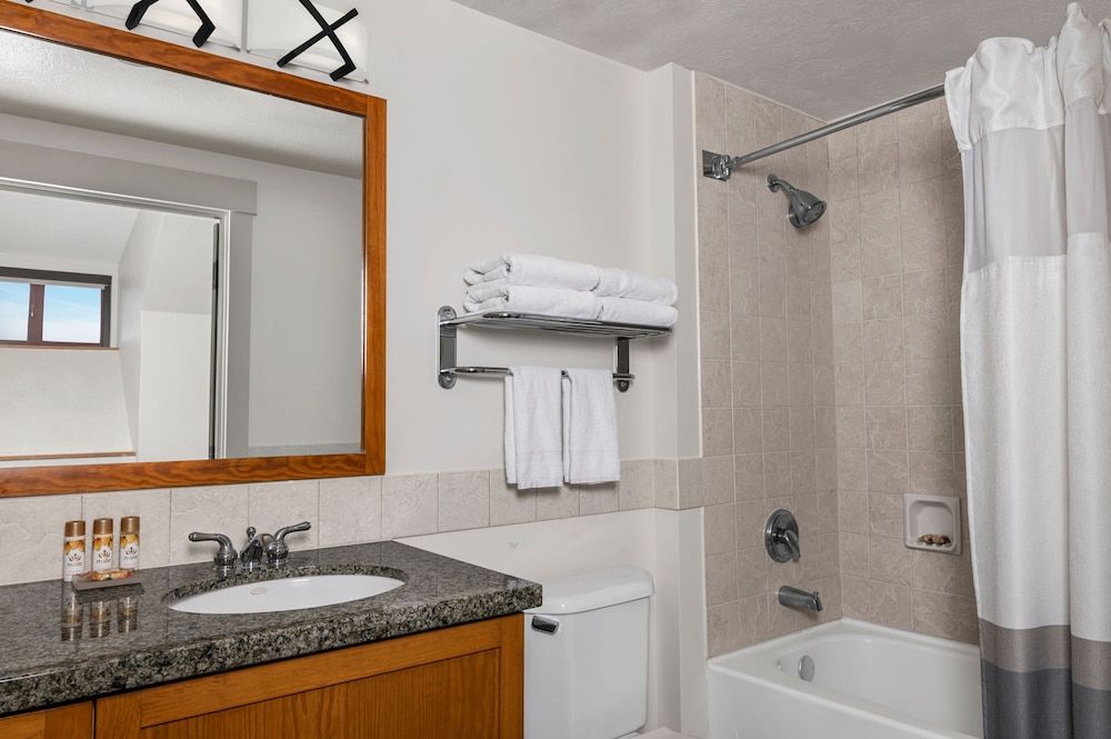 Marriott Grand Residence Club, Lake Tahoe – 1 to 3 bedrooms & Pent Room, 3 Bedrooms, Fireplace 6