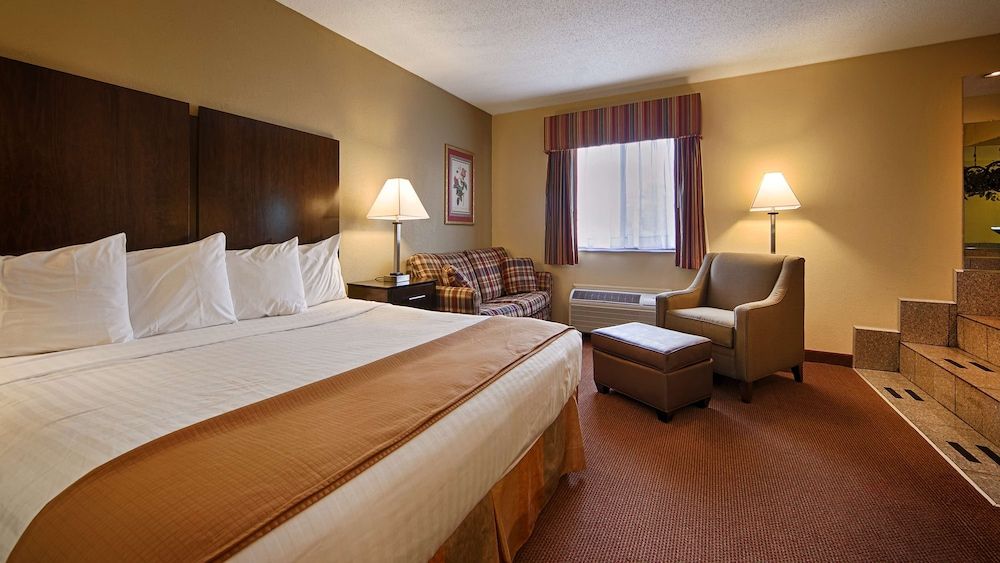 Best Western Muncie Suite, 1 King Bed, Non Smoking, Jetted Tub