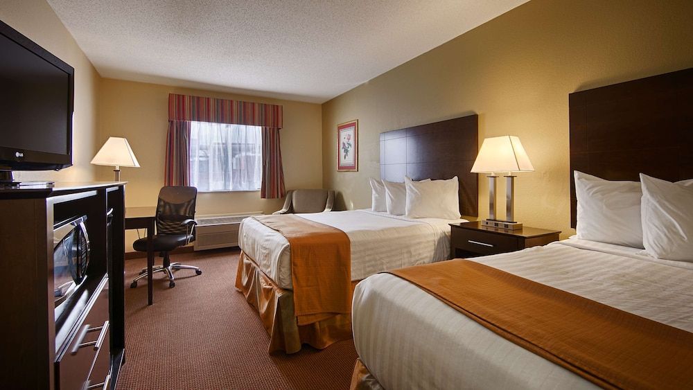 Best Western Muncie Standard Room, 2 Double Beds, Non Smoking, Refrigerator & Microwave