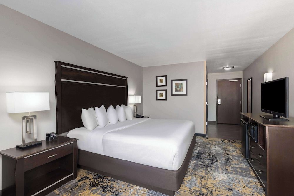 Room, 1 King Bed, Non Smoking, City View