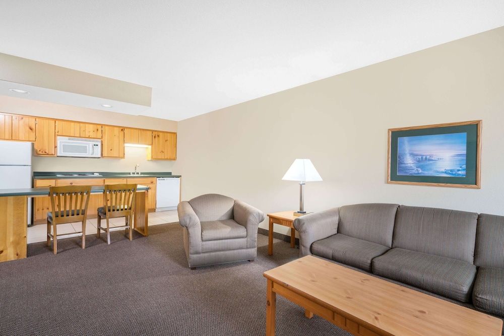 Suite, 2 Queen Beds, Accessible, Balcony