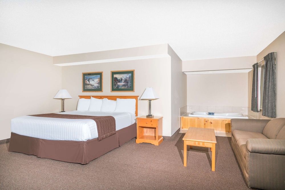 Suite, 1 King Bed with Sofa bed, Non Smoking
