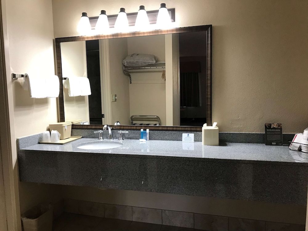 Standard Room, 1 King Bed, Non Smoking, Refrigerator