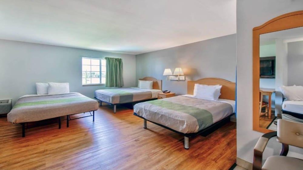 Family Room 4 Full Beds with Kitchenette Non-Smoking