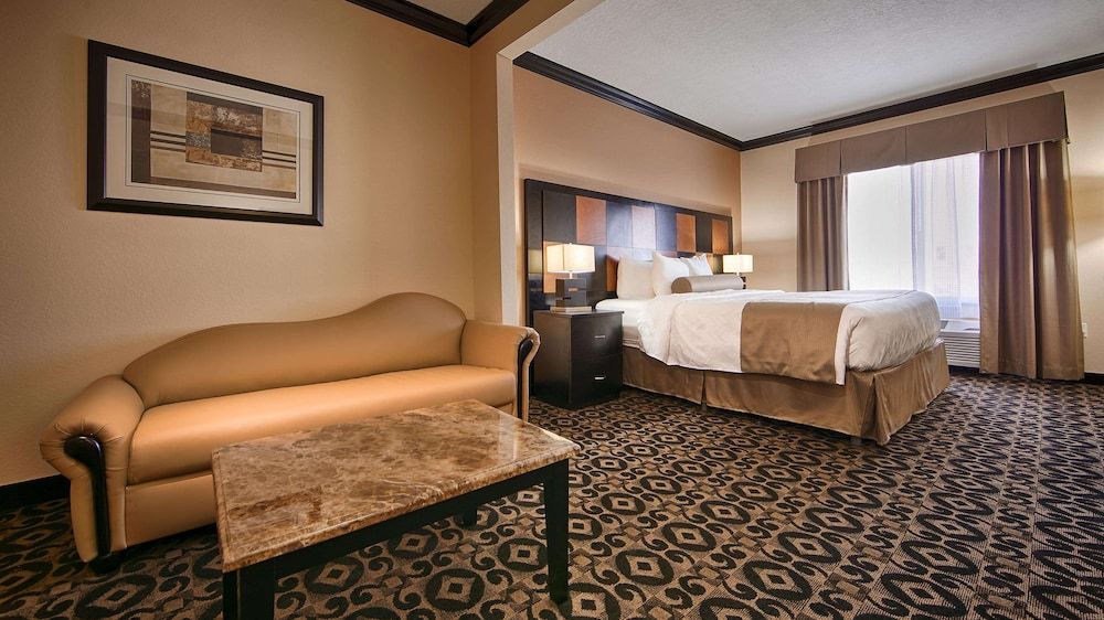 Suite, 1 King Bed, Non Smoking, Refrigerator & Microwave