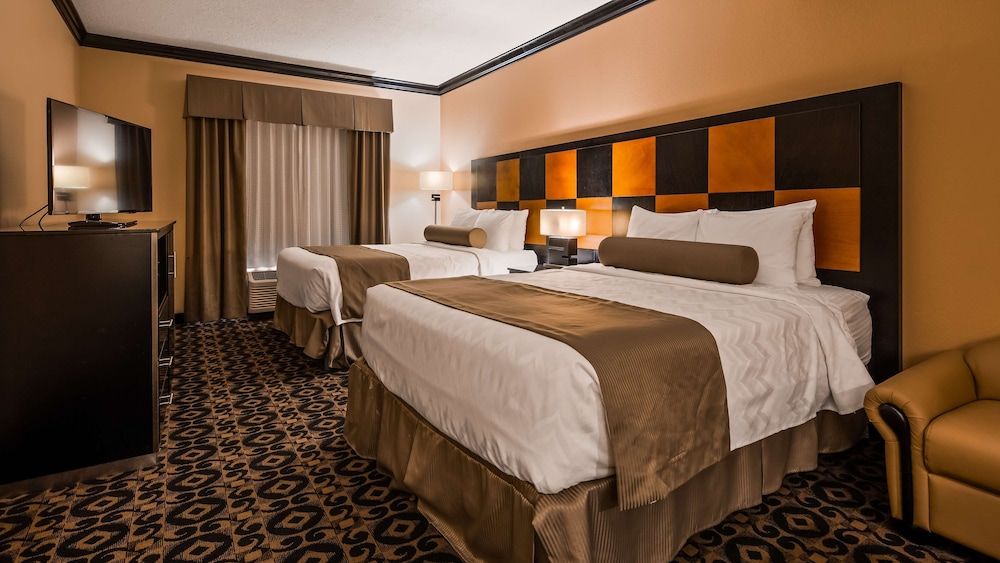 Suite, 2 Queen Beds, Non Smoking, Refrigerator & Microwave