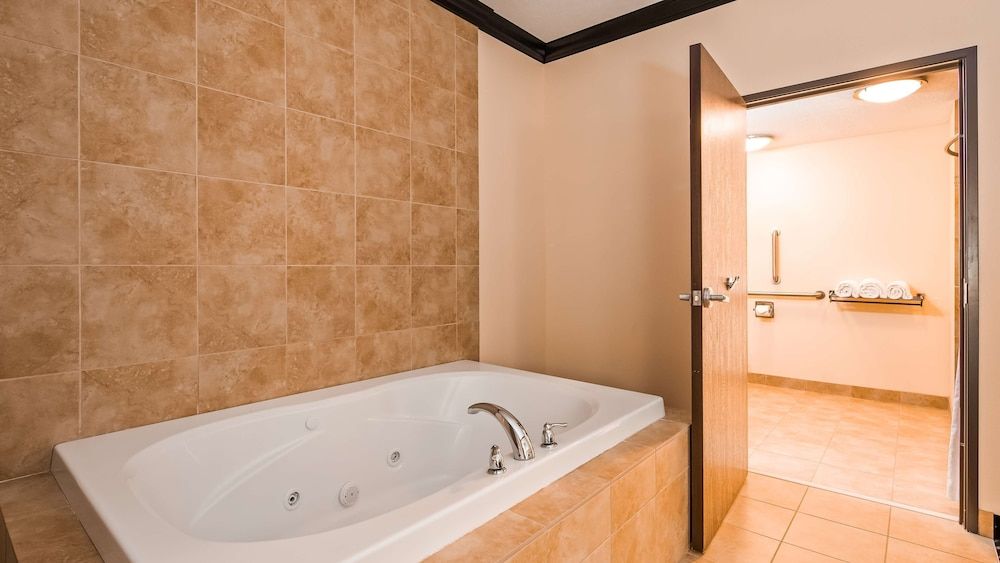 Suite, 1 King Bed, Non Smoking, Jetted Tub