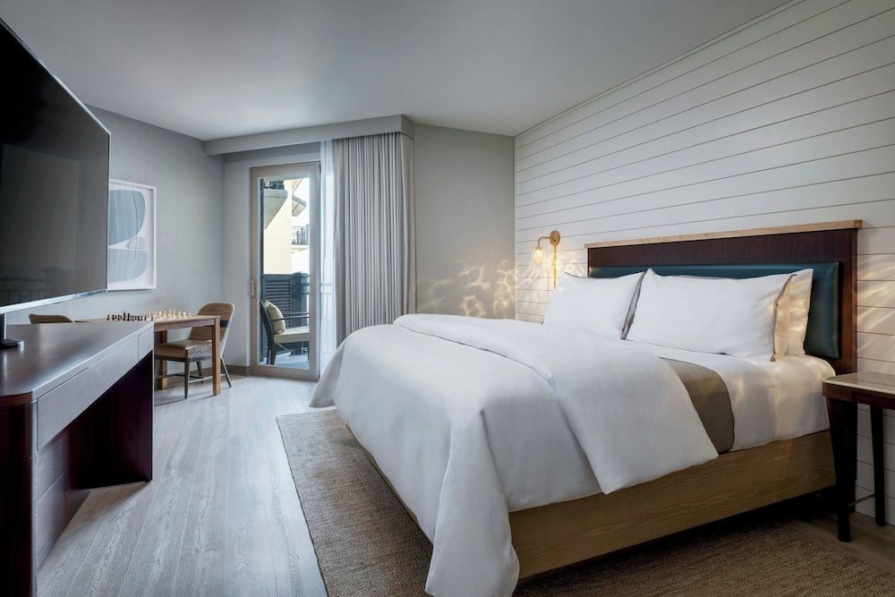 Studio Suite, 1 King Bed, Balcony, Ocean View