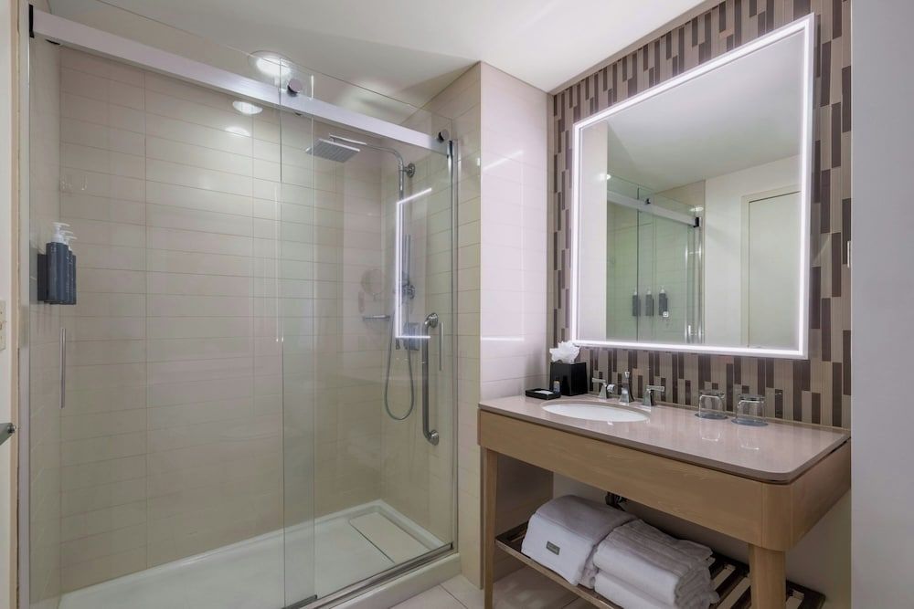 Room, 2 Queen Beds, Balcony, Partial Ocean View