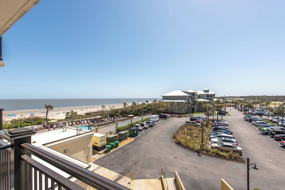 Room, 2 Queen Beds, Balcony, Partial Ocean View