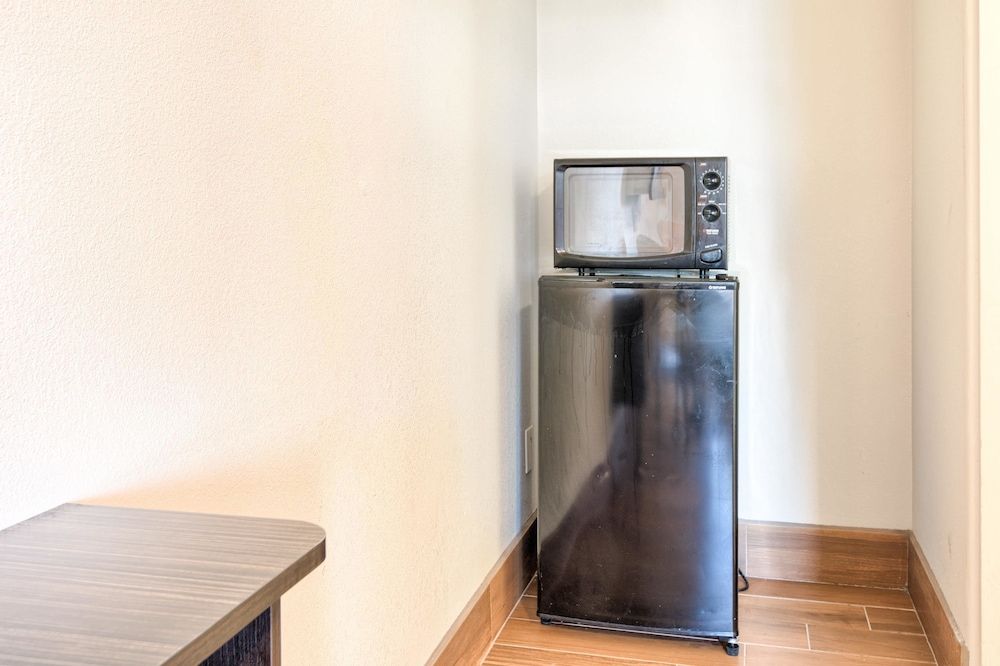 Motel 6 Harrisonburg, VA - South Standard Room, 2 Double Beds, Non Smoking 10