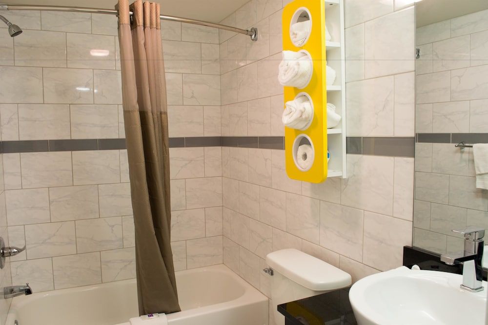 Motel 6 Harrisonburg, VA - South Standard Room, 2 Double Beds, Non Smoking 7