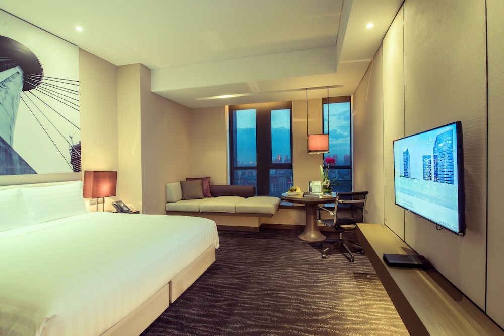 Pan Pacific Tianjin Club Room, 1 King Bed, River View 4