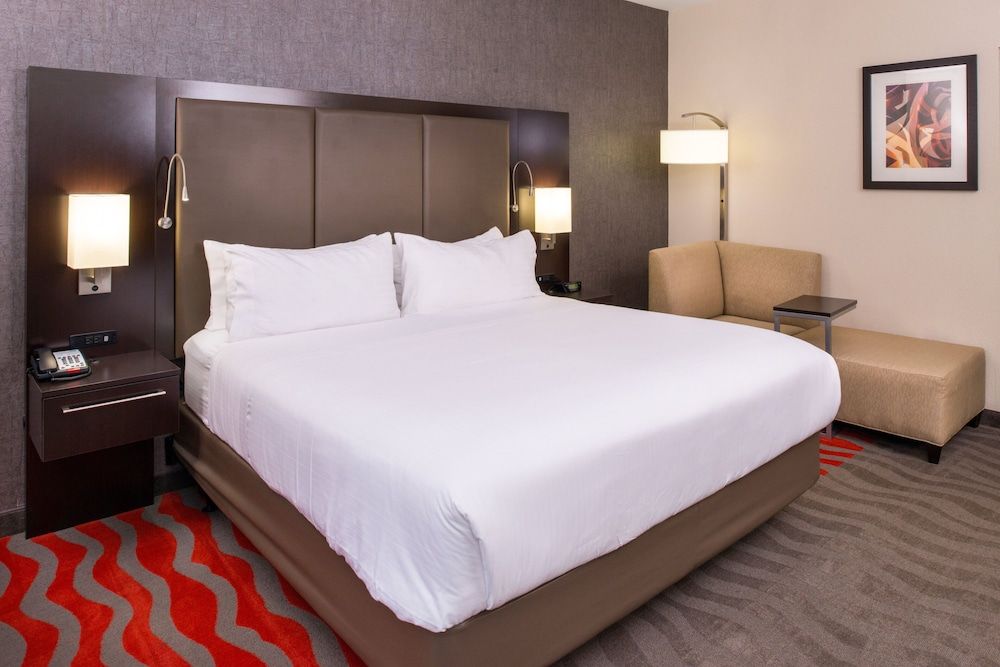 Standard Room, 1 King Bed, Accessible Bathtub