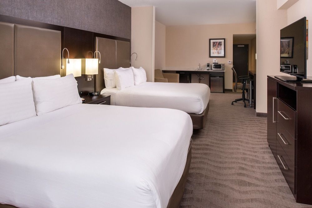 Suite, Multiple Beds, Accessible Bathtub