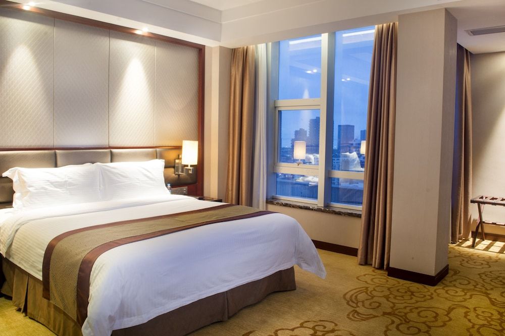 Avant-Garde Hotel Superior King Room 2