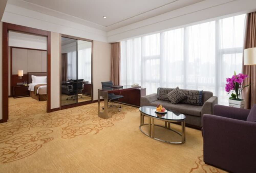 Avant-Garde Hotel Deluxe Suite B 6