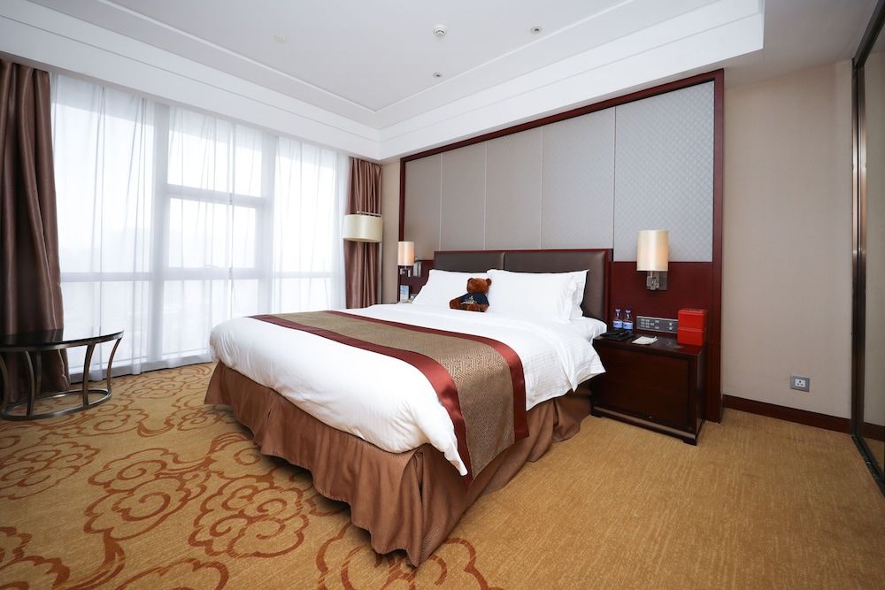 Avant-Garde Hotel Deluxe Suite B