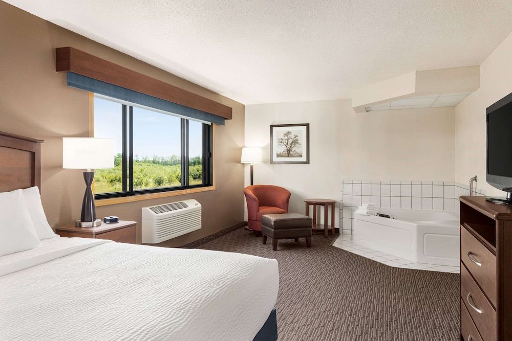 Deluxe Suite, 1 King Bed, Non Smoking