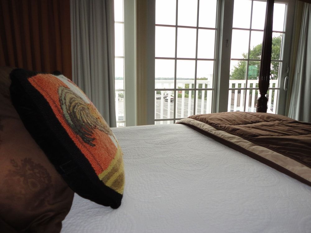 Deluxe Room, 1 Queen Bed, Balcony