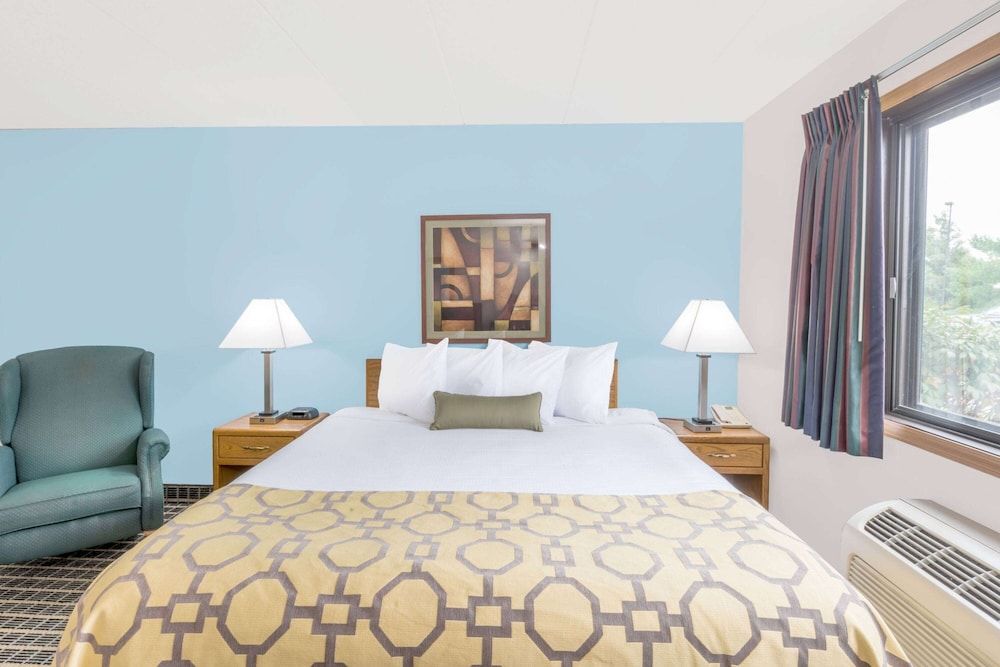 Room, 1 King Bed, Non Smoking