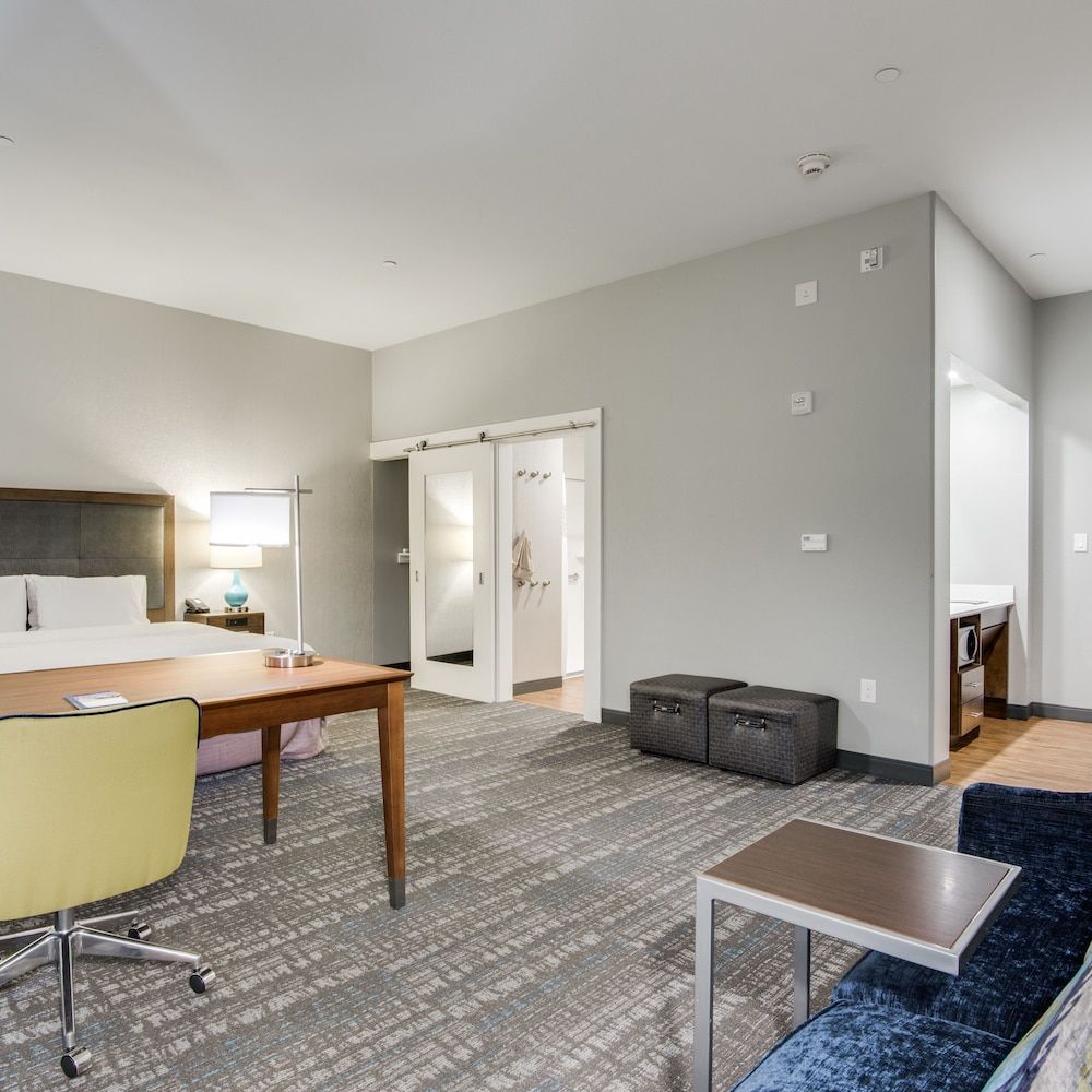 Studio, 1 King Bed, Non Smoking, Kitchenette