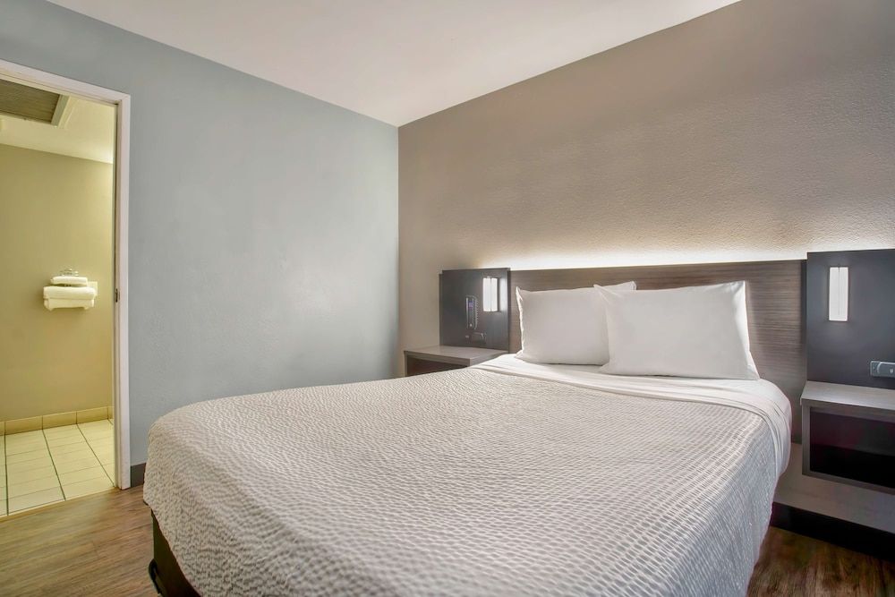 Standard Room, 1 Queen Bed, Non Smoking