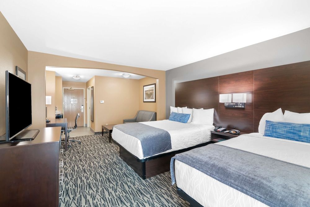 Suite, 2 Queen Beds, Non Smoking (with Single Sofabed)