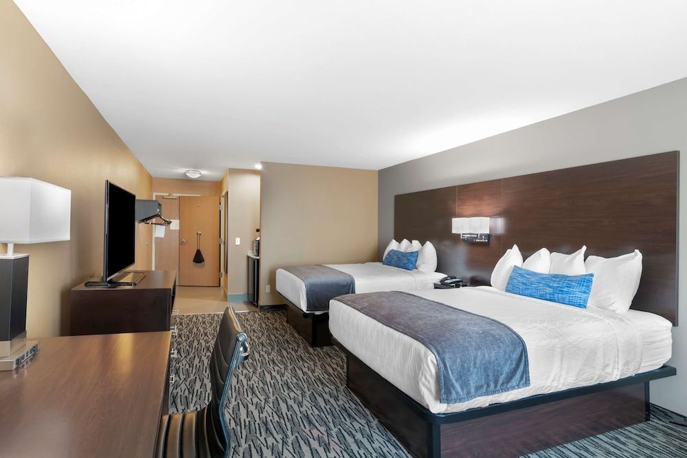 Standard Room, 2 Queen Beds, Accessible, Bathtub