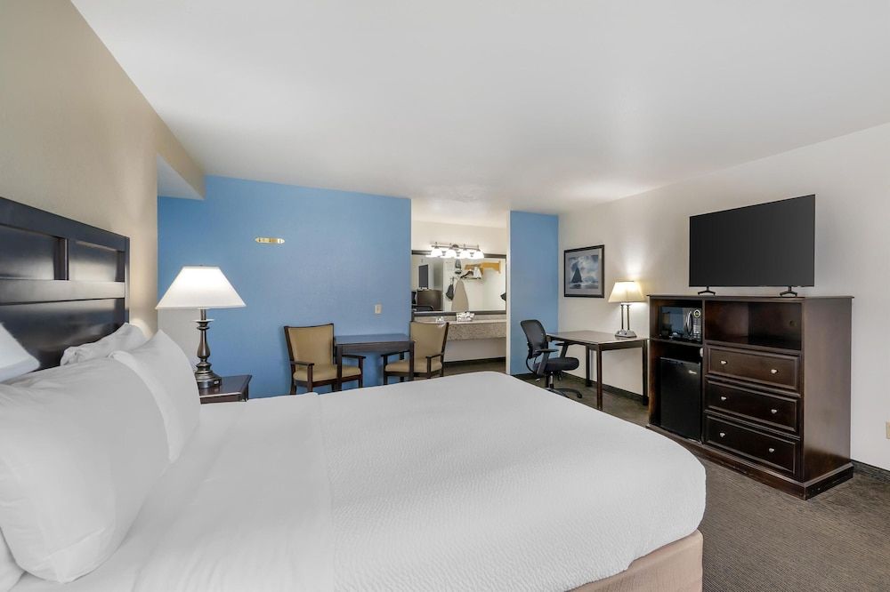 Best Western Arcata Inn Standard Room, 1 King Bed, Non Smoking, Jetted Tub 2