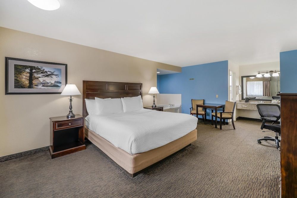 Best Western Arcata Inn Standard Room, 1 King Bed, Non Smoking, Jetted Tub 3