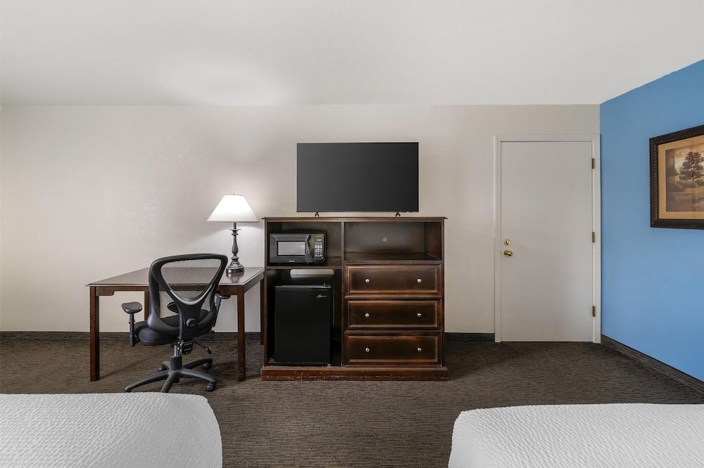Best Western Arcata Inn Standard Room, 2 Queen Beds, Non Smoking, Refrigerator & Microwave 4