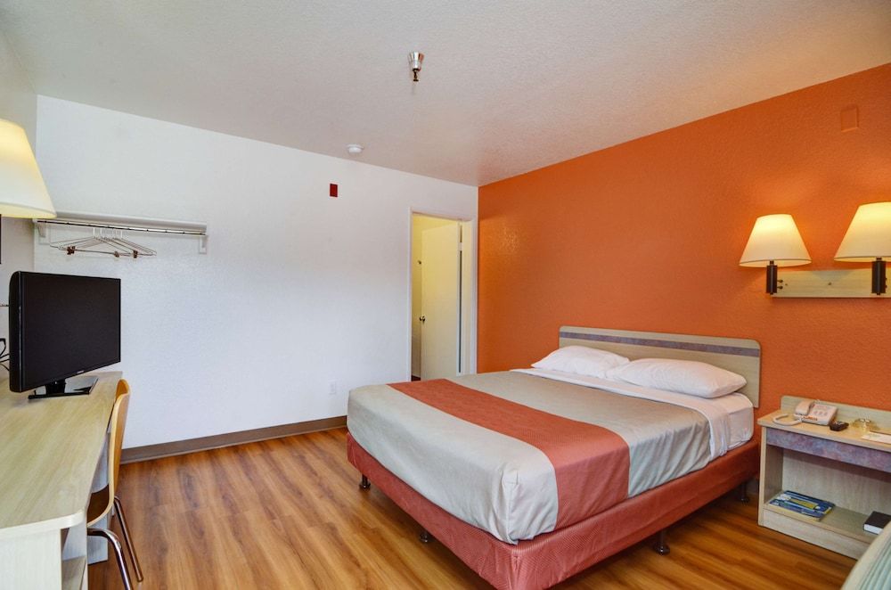 Motel 6 Twentynine Palms, CA Standard Room, 1 Double Bed, Accessible, Non Smoking 5