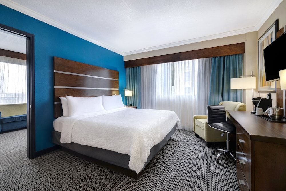 undefined Holiday Inn Houston Downtown by IHG 2