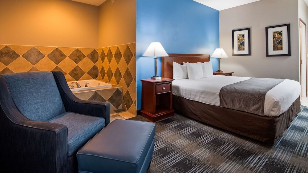 Standard Room, 1 King Bed, Non Smoking, Jetted Tub