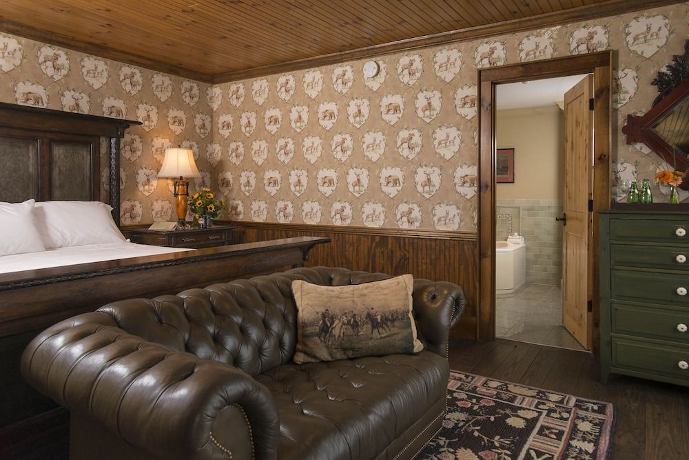 Honeymoon Room, 1 King Bed, Jetted Tub, Lake View