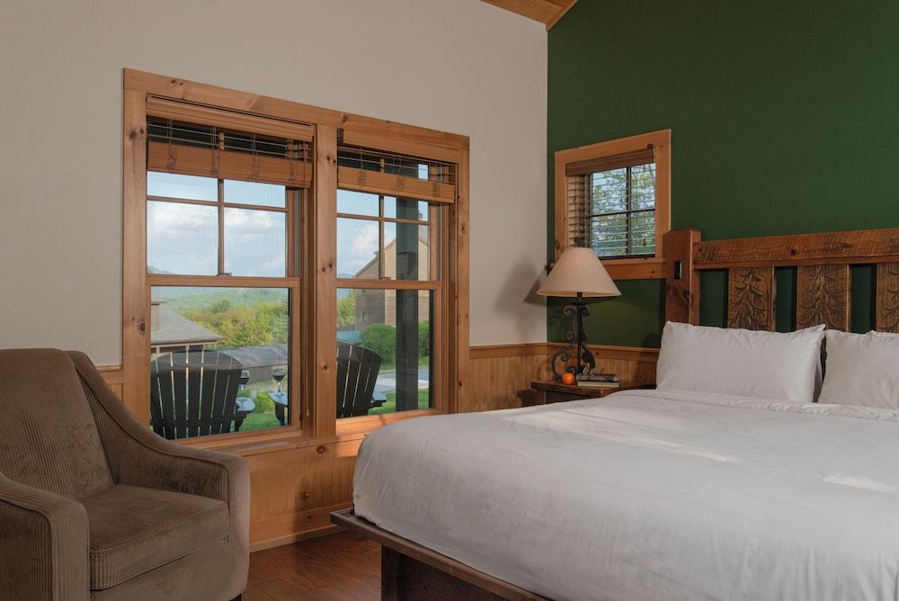 Luxury Cabin, 1 Bedroom, Partial Lake View