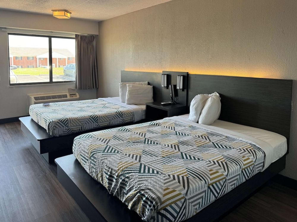 Motel 6 Cedar Rapids, IA Standard Room, 2 Double Beds, Accessible, Non Smoking 2