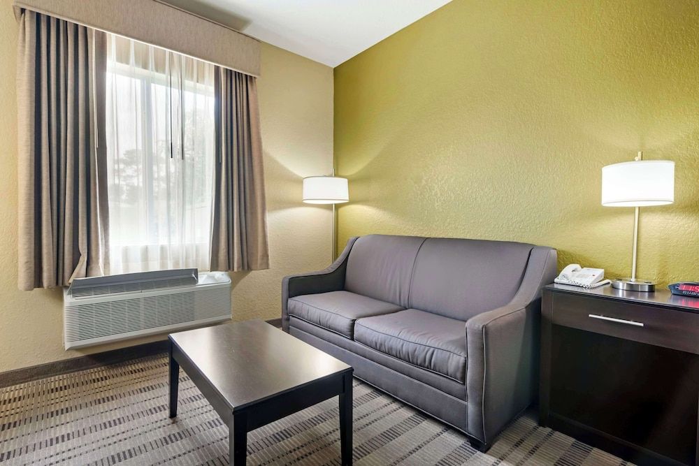 Best Western Edgewater Inn Standard Room, 1 King Bed, Non Smoking, Refrigerator & Microwave 4