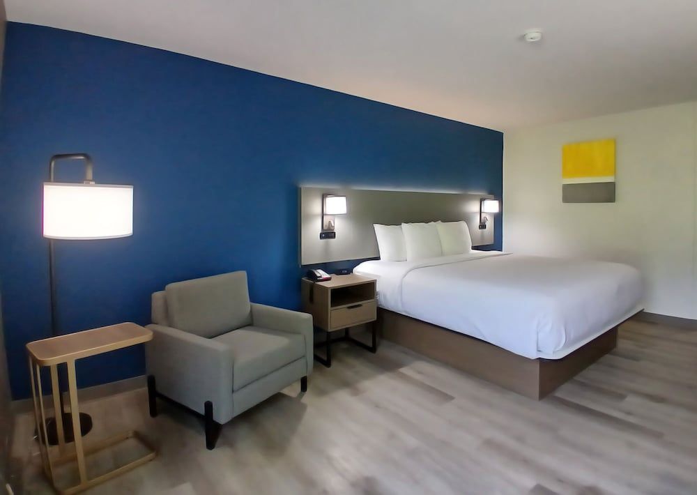 Standard King, Handicap Accessible