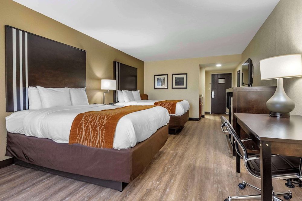 Family Suite, 2 Queen Beds (2nd Floor)