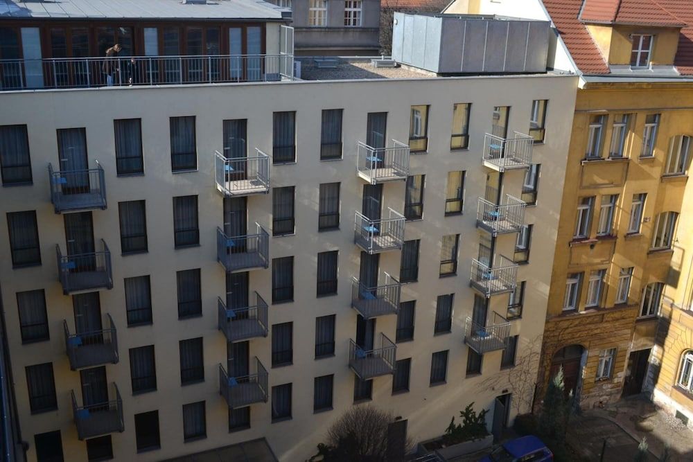 undefined Aparthotel Austria Suites 6