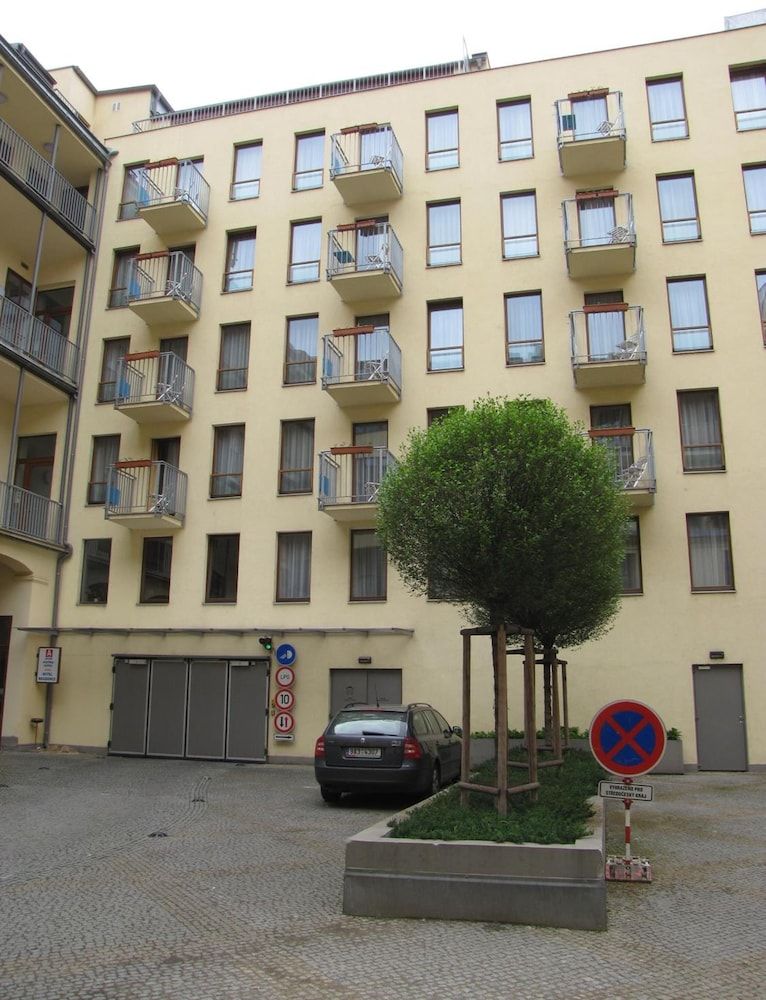 undefined Aparthotel Austria Suites 5