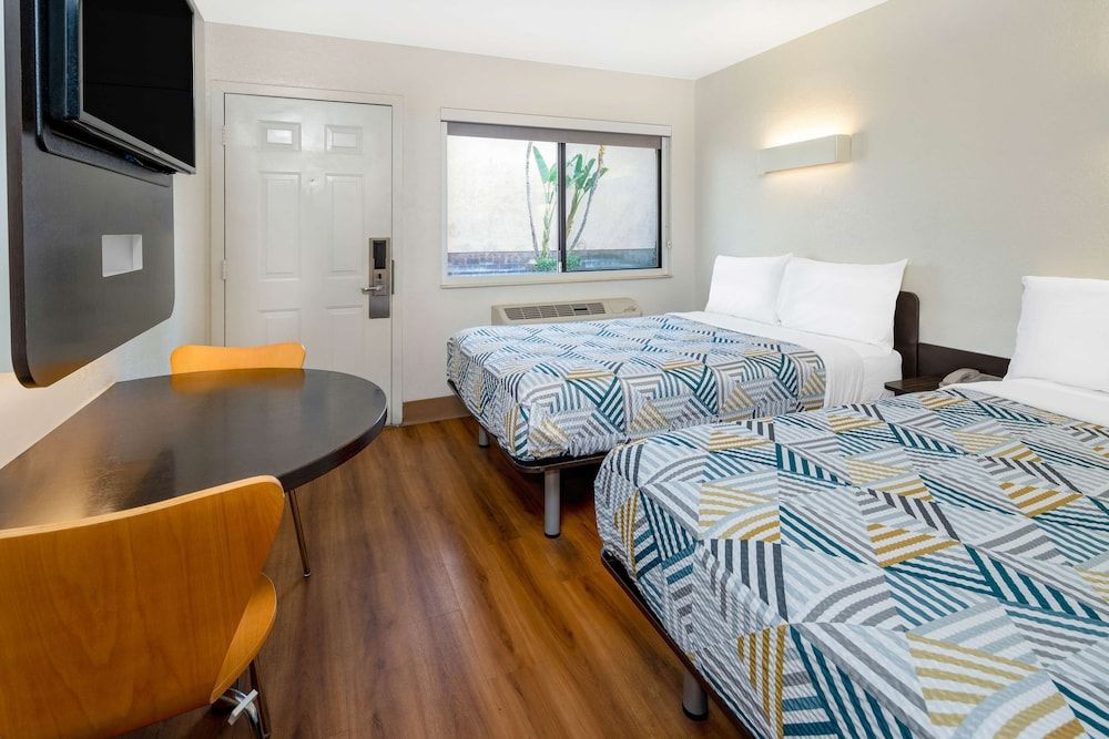 Motel 6 Santa Barbara, CA - State Street