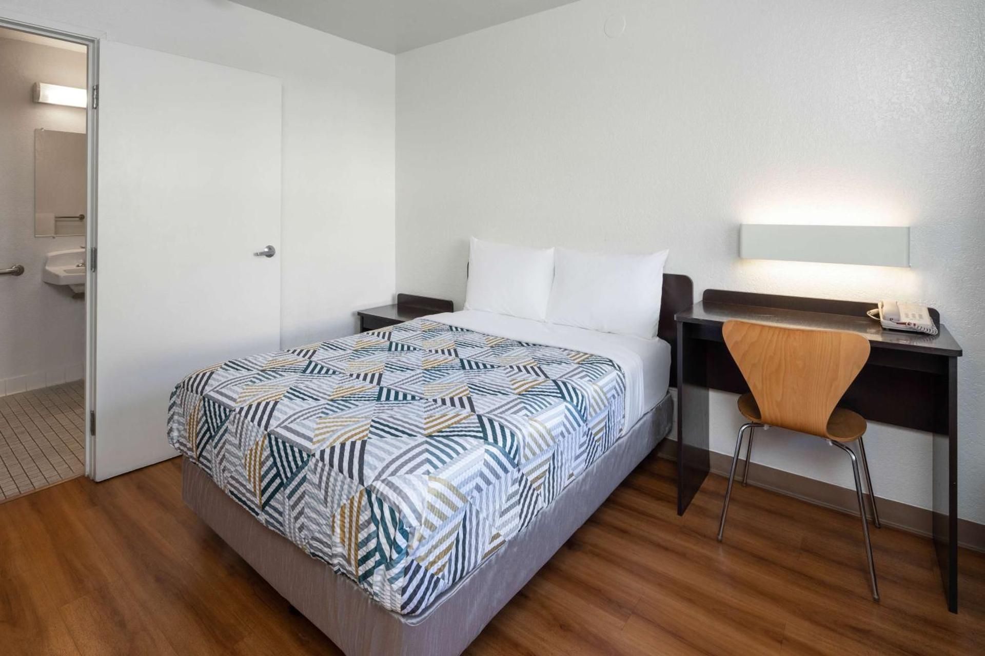 undefined Motel 6 Santa Barbara, CA - State Street 6
