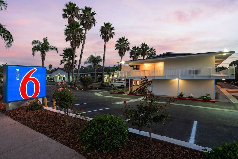 undefined Motel 6 Santa Barbara, CA - State Street 5